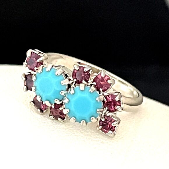 Vintage Costume Ring Silver Tone Prong Set Rhinestones Mid Century Modern 4J - Picture 2 of 6